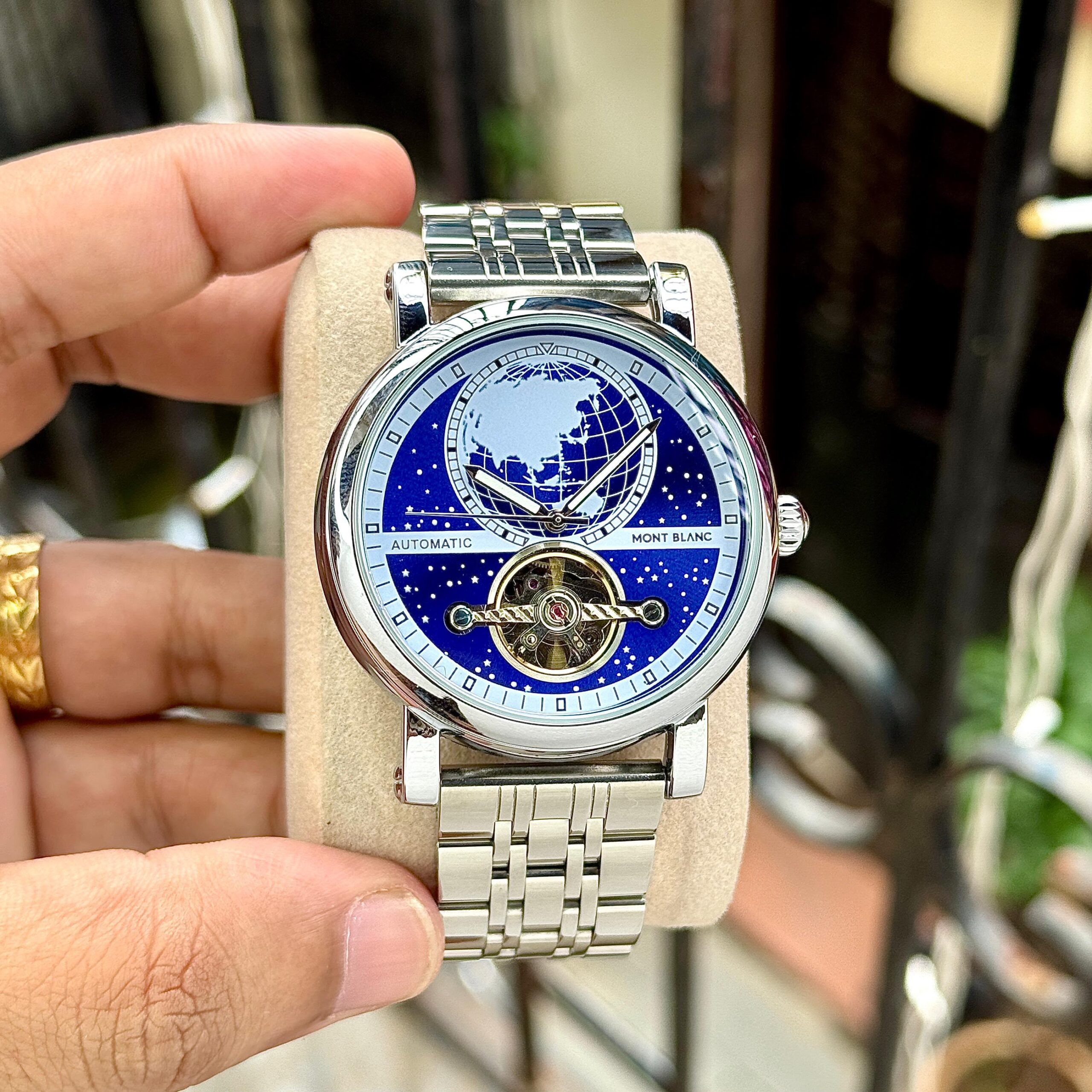 Brand: Montblanc Collection: Heritage Model: World Map Automatic For: Men Display: Analog Movement: Automatic Mechanical